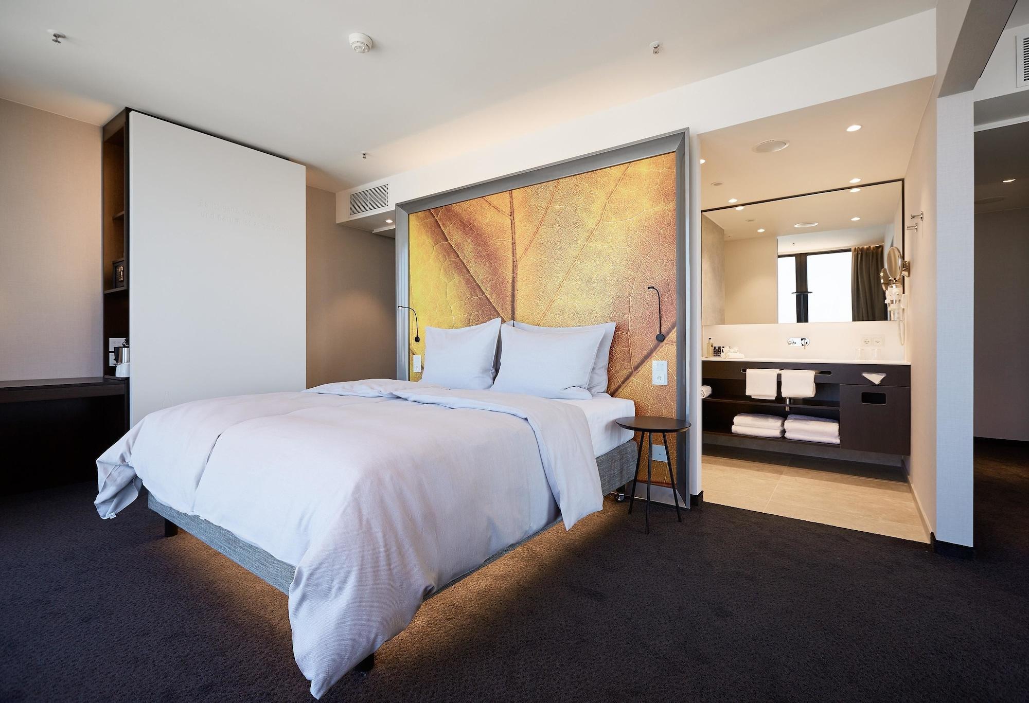 Hyperion Hotel 4*
